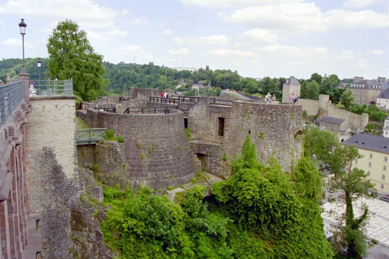 Der Bockfelsen aufgenommen im Sommer 2004. Hier liegt der Ursprung der Stadt Luxemburg.