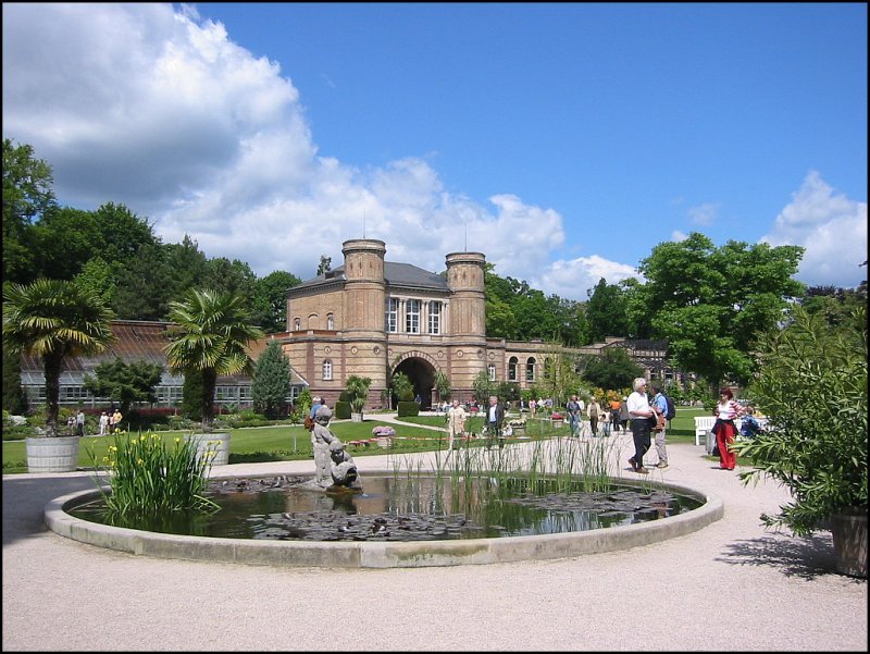 Der Botanische Garten in Karlsruhe, direkt neben dem Schloss und dem Bundesverfassungsgericht im Stadtzentrum gelegen. (Mai 2004)