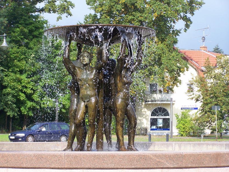 Der Brunnen von Bad Saarow auf den Bahnhofsplatz
Aufgenommen am 24 September 08
