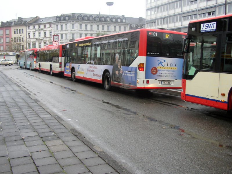 Der Busbahnhof in Trier, direckt vor dem Trierer Hauptbahnhof. TIPP FR ALLE DIE MAL IN TRIER SEIN SOLLTEN: Von hier aus fahren FAST alle Linien zur Innenstadt.