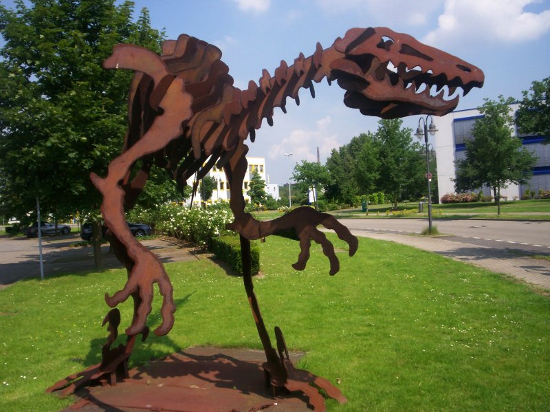 Der Businesspark Niederrhein ist nicht nur ein Gewerbegebiet, sondern auch ein Park mit sehr viel Grn und Kunstobjekten. - Duisburg Rheinhausen -