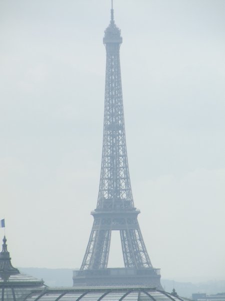 Der Eiffelturm im Regen, Ende August. Mein Bruder hat mich auf dieses schne Motiv hingewiesen.