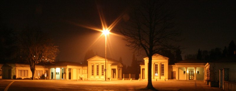 Der Eingang des Friedhof  Friedental  in Luzern. Nacht vom 15. Januar 2008.