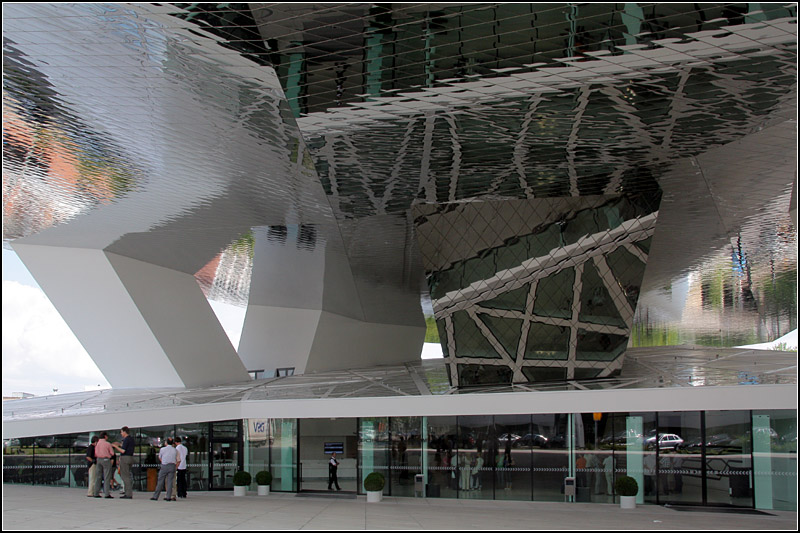 Der Eingangsbereich des Porschemuseums in Stuttgart-Zuffenhausen. 30.06.2009 (Matthias)