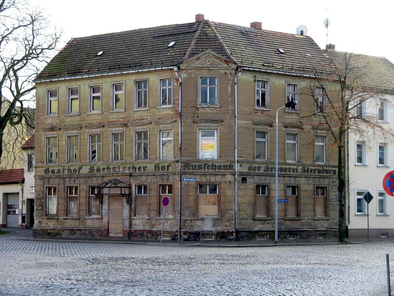 Der Gasthof Schsischer Hof am Wettiner Platz in Wurzen hat bestimmt schon bessere Zeiten gesehen, 23.02.08