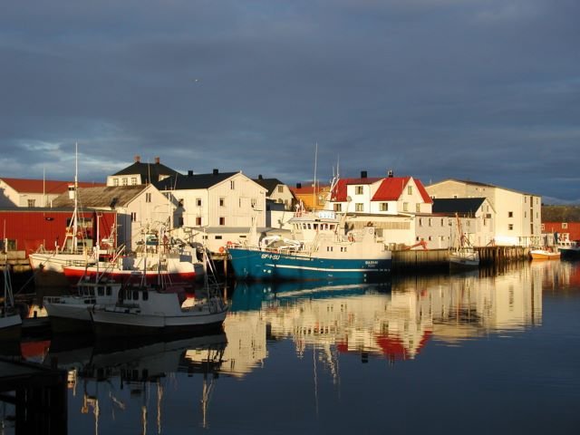 Der Hafen an einem Januartag 2001 bei tiefstehender Wintersonne.