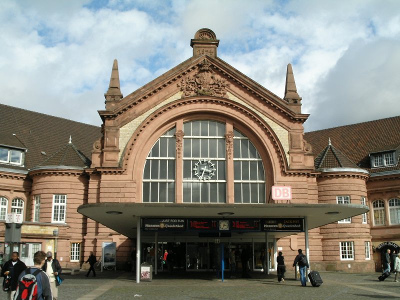 Der Haupteingang des Hauptbahnhofs von Osnabrck.