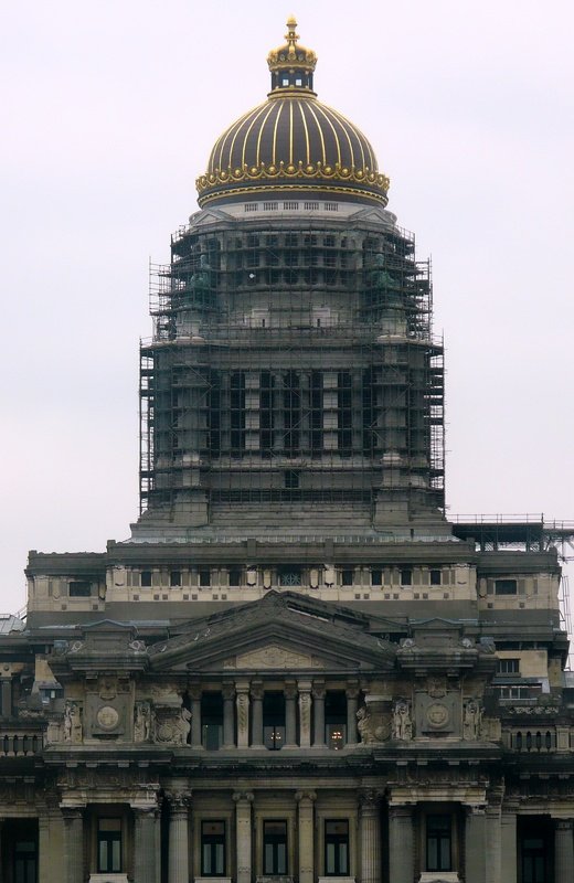 Der Justizpalast in Brssel wurde von 1866 bis 1883 nach Plnen des Architekten Joseph Poelaert im Stil des Eklektizismus errichtet. Es drfte damals das grte Gebude der Welt gewesen sein. Heute ist es das bedeutendste Gerichtsgebude in Belgien und beherbergt das Kassationsgericht. 07.03.08