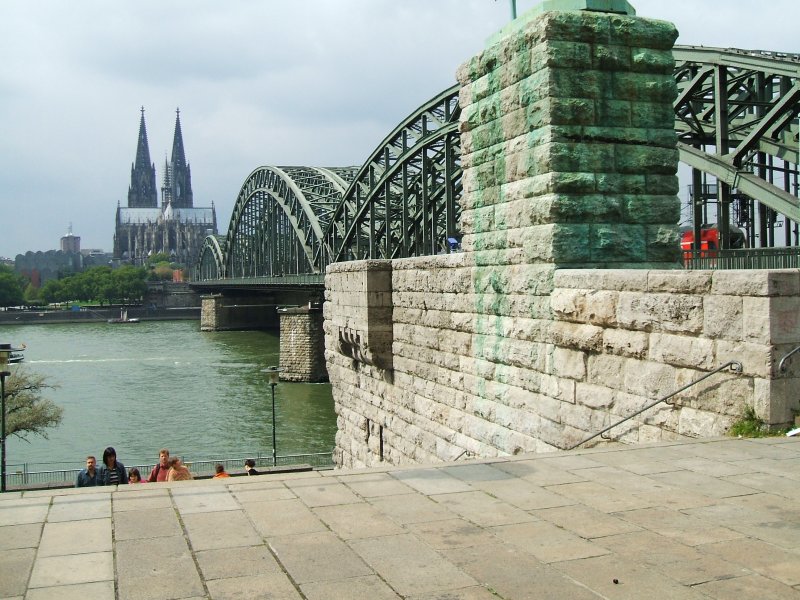 Der Klner Dom und die Hohenzollern-Brcke in Richtung
Kln Hbf.(01.09.2007)