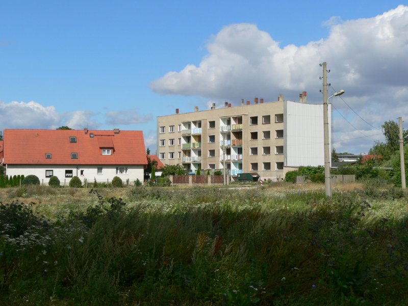 Der letzte zum Abriss vorgesehene Wohnblock Am Stadtfeld 1-3-5 in Laucha, Anfang September 2008