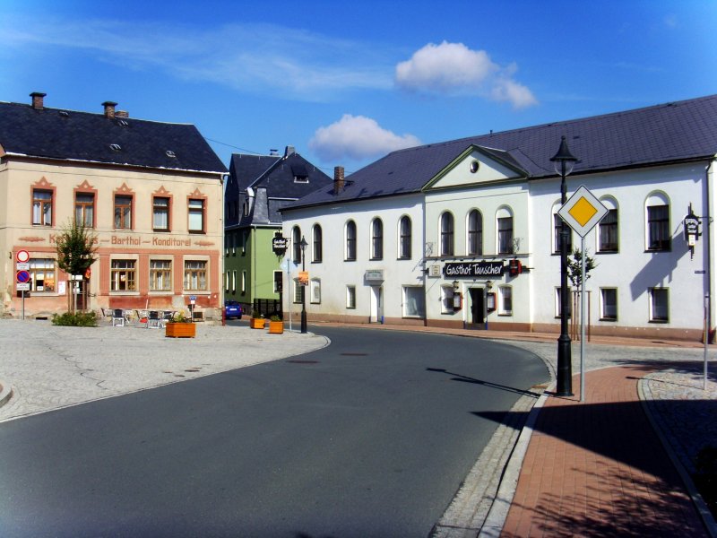 Der Lindenplatz in Erlbach im August 2007.