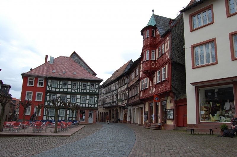 Der Marktplatz am Schnatterloch. Der Begriff kommt daraus, dass sich hier die Frauen am Marktplatz trafen um sich auch zu unterhalten, sprich auf unterfrnkisch - schnattern.