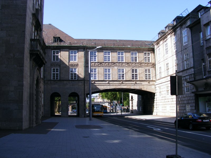 Der Mittelteil des Rathauses mit der Friedrich-Ebert-Strae