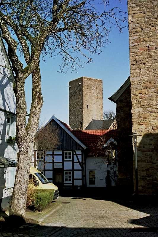 Der Ort Blankenstein mit seinen Fachwerkhusern und seiner Burg hoch ber dem Ruhrtal gehrt heute zu Hattingen (12. Mrz 2007). 