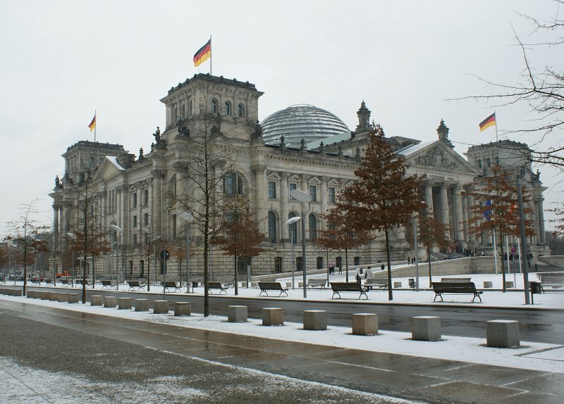 Der Reichstag. Mehr muss man dazu nicht sagen wird doch im Innern reichlich diskutiert...
(November 2008)