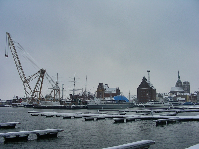 Der Stralsunder Hafen -   ein Wintermrchen   am 30.12.2005