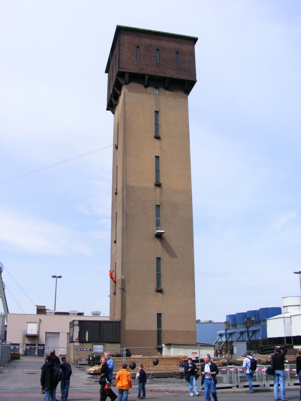Der bungsturm der Grubenwehr der Zeche Auguste Victoria 3/7 in Marl beim Tag der offenen Tr am 9. Mai 2009. 

