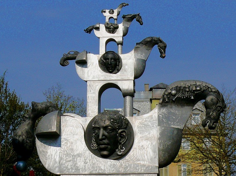 Detailansicht Turm der grauen Pferde von Bildhauer Jrgen Goertz am 18.04.2008 - Standort: obere Hauptstrae bei der Hillerschule 