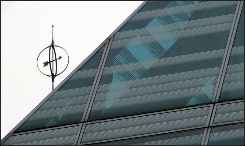 Detailaufnahme Bibliothek und Wetterfahne des Rathauses. 15.03.2008 (Jonas)