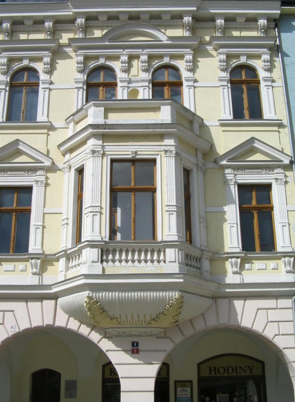 Detailreiche Fassaden findet man auf dem Marktplatz von Chomutov, 18.06.07