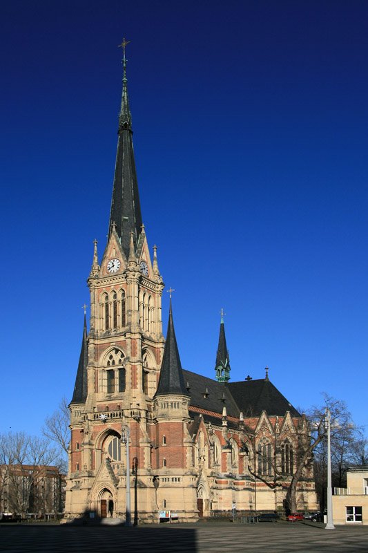 Die von 1885-1888 erbaute St. Petri Kirche auf dem Chemnitzer Theaterplatz in einer Aufnahme vom 27.12.06.