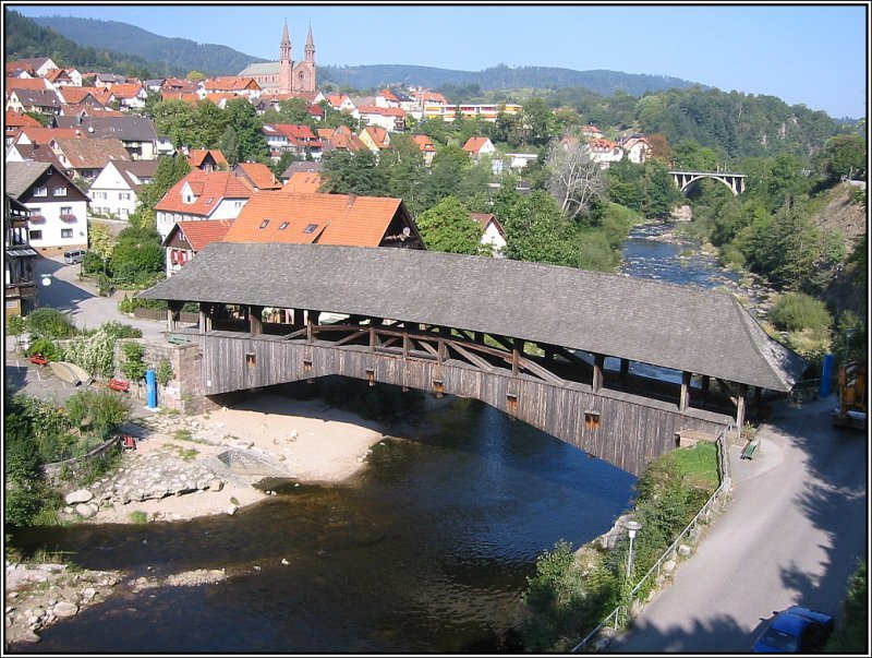 Die Alte Brcke in Forbach ist ledigliche eine Nachbildung des Originals aus dem Jahre 1778, die in den 50er Jahren des letzten Jahrhunderts errichtet wurde. (23.09.2005)