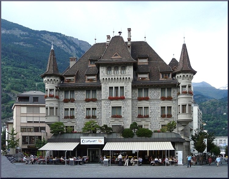 Die alte Post in Brig spiegelt sehr gut den vorherrschenden Baustil dieser Stadt und beherbergt heute ein Restaurant 31.07.08 (Jeanny)