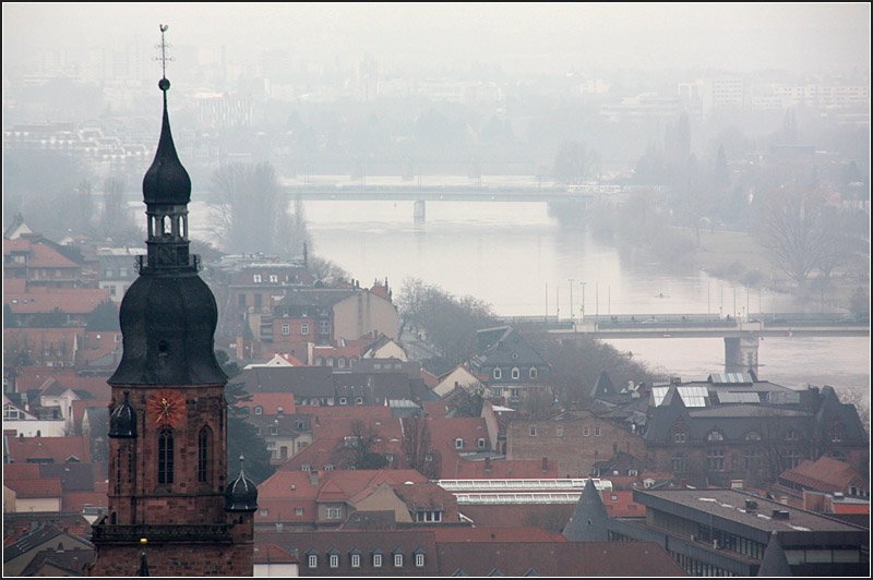 Die Altstadt von Heidelberg am Neckar. Im Vordergrund der Turm der Heiligeistkirche. 28.02.2009 (Matthias)