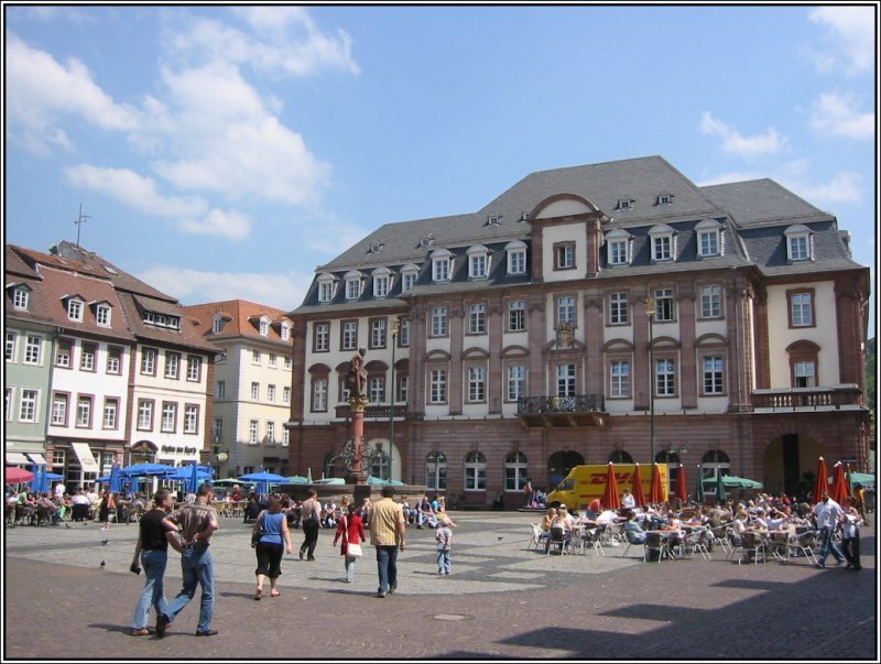 Die Altstadt von Heidelberg mit dem Rathaus, aufgenommen am 11.05.2006.