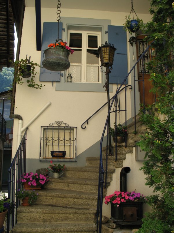 Die Altstadt von Montreux ist etwa einen Kilometer vom See entfernt und zeigt erst auf den zweiten Blick ihren Charme.
(27.07.2007)
