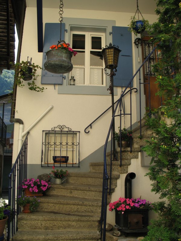 Die Altstadt von Montreux ist etwa einen Kilometer vom See entfernt und zeigt erst auf den zweiten Blick ihren Charme.
(27.07.2007)
