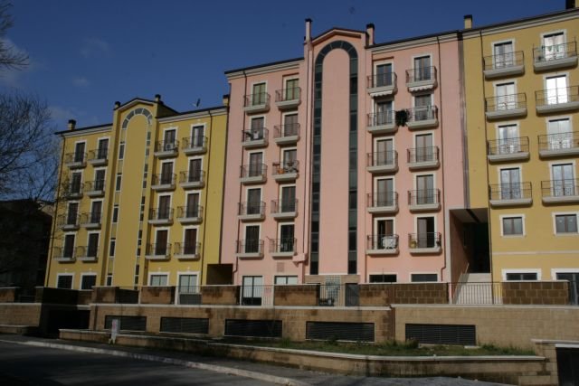 Die Architektur unserer Zeit fasziniert mich sehr. Schn verzierte Balkons, hervorgehobene Huserkonturen und sehr schne bunte Farben an den Neubauten der letzten Jahre geben Avellino ein schnes Erscheinungsbild in den neuen Stadtvierteln.