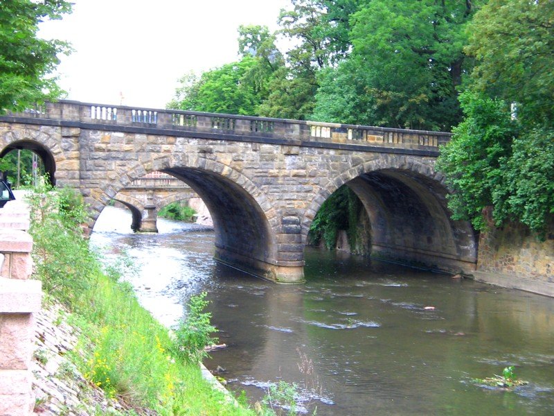 Die Brcke mit der Kabergauffahrt. ber diese enorme Steigung fuhren bis 1983 die Schmalspurstraenbahnen der Linie 8, Chemnitz 09.07.07