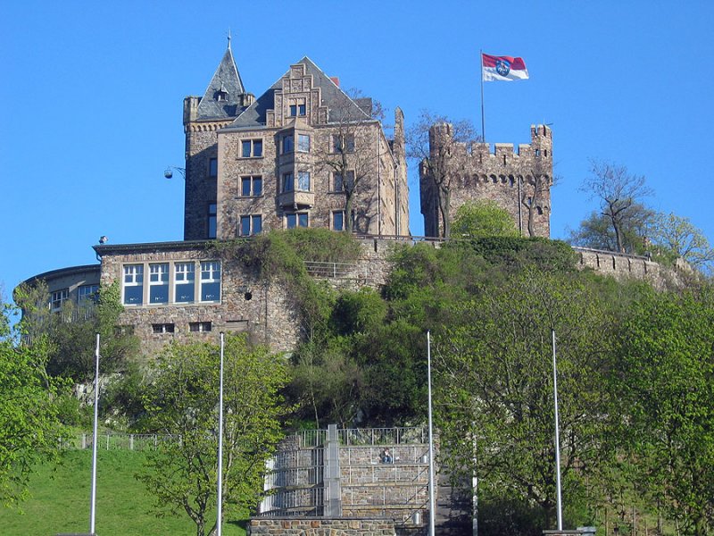 Die Burg Klopp in exponierter Lage oberhalb von Bingen.
Mai 2005