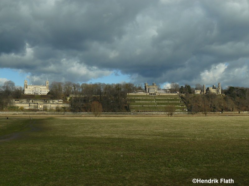 Die drei Dresdner Elbschlsser: V.l.n.r: Schloss Albrechtsberg, Lingnerschloss und Schloss Eckberg. Aufgenommen vom Khte-Kollwitz-Ufer in Dresden Blasewitz am 15.02.2008