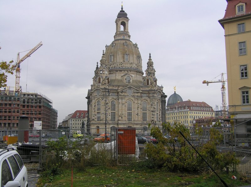 Die Dresdener Frauenkirche kurz vor der Fertigstellung nach dem Wiederaufbau.