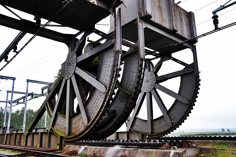 die Eisenbahnbrcken ber die Peene in Anklam sind als Rollklappbrcken konzepiert