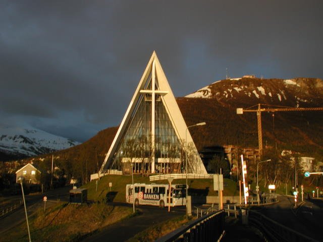 Die Eismeerkathedrale im Schein der Mitternachtssonne; 06.06.2001