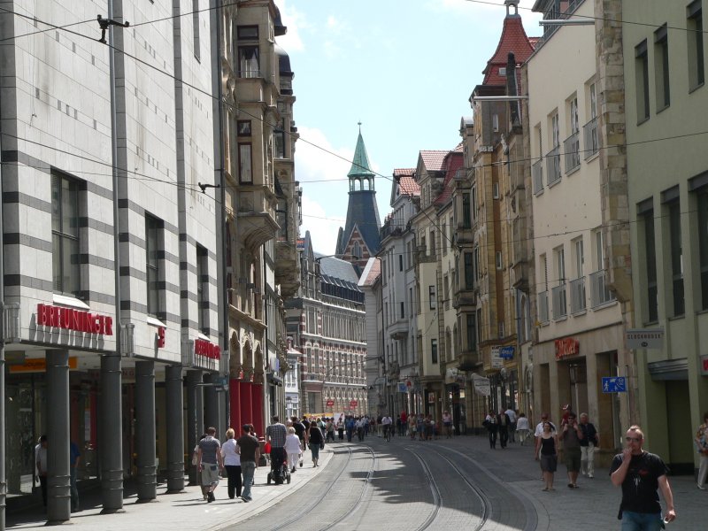 Die Fugngerzone in Erfurt ist stets gut besucht. Hier kauft man gerne ein. 17.6.2007