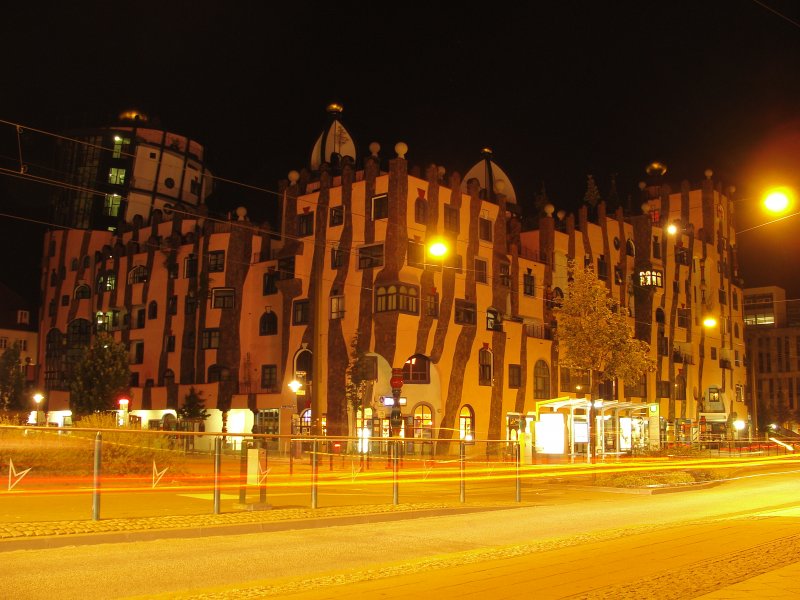 Die Grne Zitadelle in Magdeburg (Hundertwasserhaus) im Breiten Weg. Dies war das letzte Projekt, an dem Hundertwasser vor seinem Tod gearbeitet hat. Fotografiert am 15.08.2009.