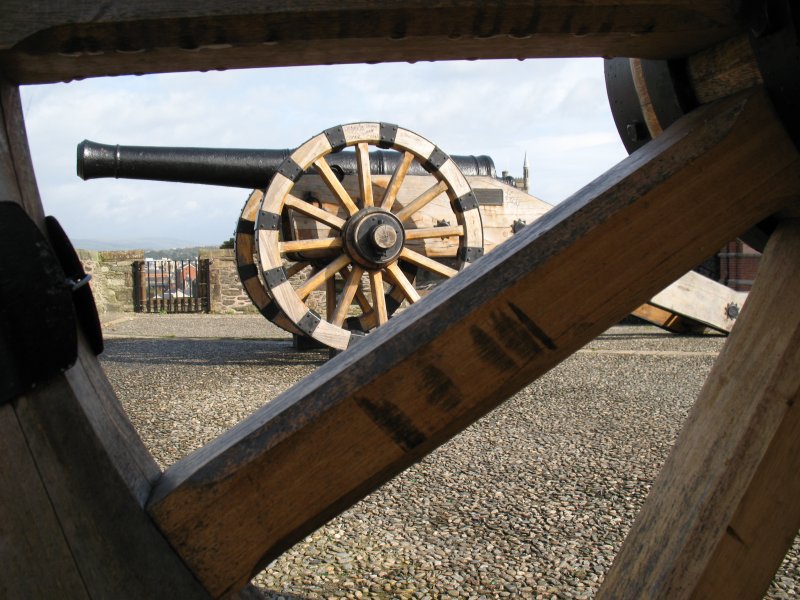 Die Kanonen auf der Stadtmauer von Derry. Sie kamen nie zum Einsatz.( September 2007)