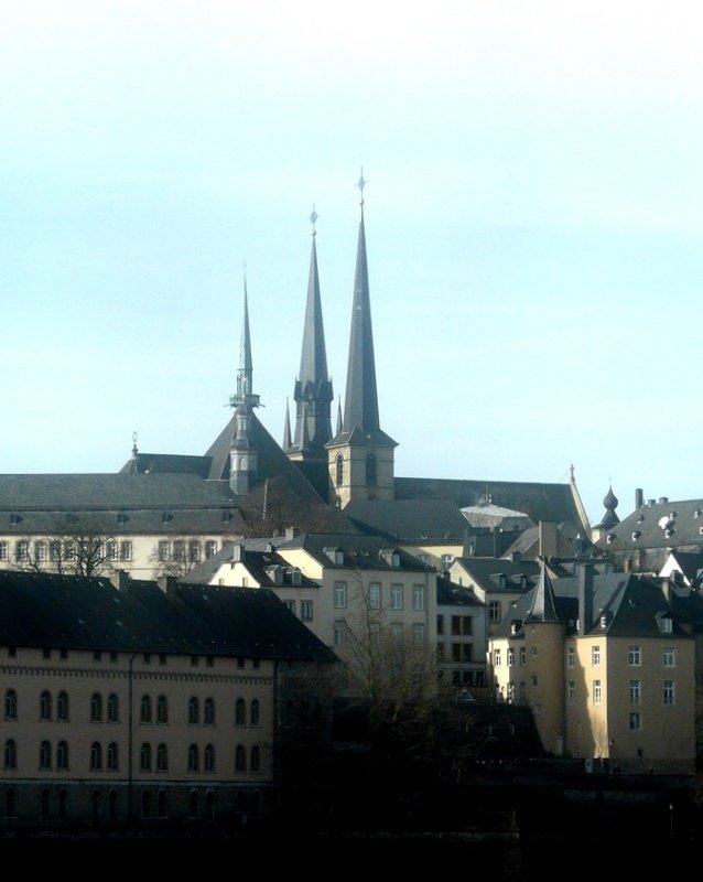 Die Kathedrale Notre Dame de Luxembourg. Im Vordergrund erkennt man das Regierungsviertel der Stadt Luxemburg. 03.02.08