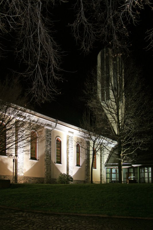 Die katholische Propsteikirche St. Johannes Nepomuk auf dem Chemnitzer Kassberg; Nachtaufnahme vom Dezember 2006.