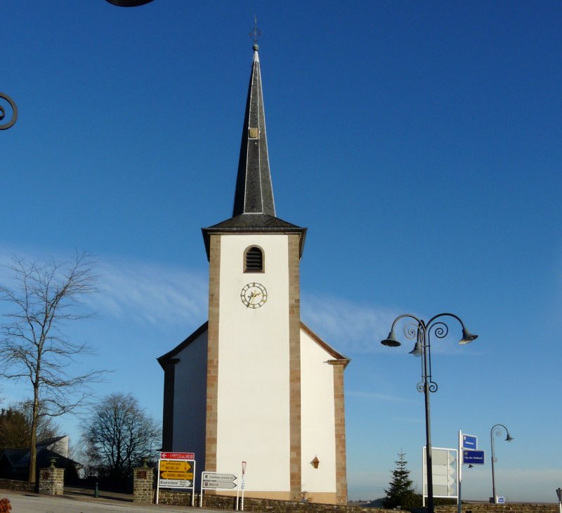 Die Kirche von Bourscheid (Luxemburg) an einem herrlichen Wintertag. 23.12.07