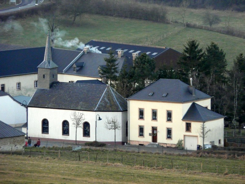 Die Kirche von Erpeldange (Luxemburg) an einem schnen Wintertag. 18.12.07