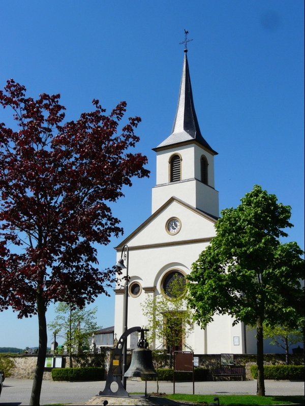 Die Kirche von Nospelt fotografiert am 12.05.08.