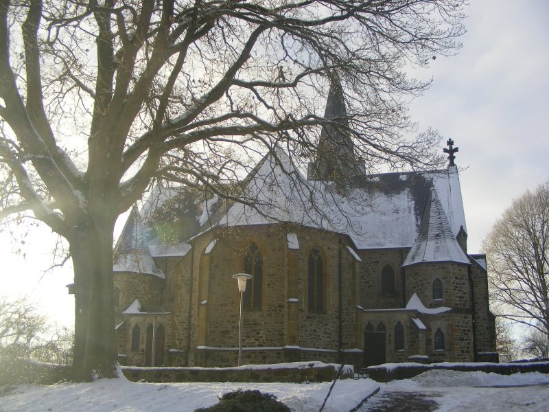 Die Kirche in Rdinghausen / Kreis Herford am Wiehengebirge im Januar 2009.