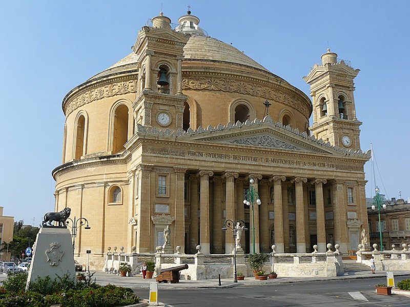 Die Maria Himmelfahrts Kirche in Mosta gilt als die Dritt größte Kuppelkirche der Welt. Fotografiert am 31-08-2007.