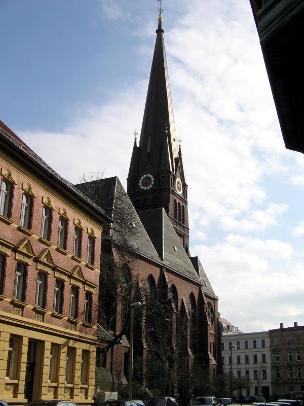 Die Nathanaelkirche in Leipzig-Lindenau wird von der Mittassonne angestrahlt, 28.02.08 Mehr zu diesem Backsteinriesen unter: http://www.lizzy-online.de/modules.php?op=modload&name=News&file=article&sid=55
