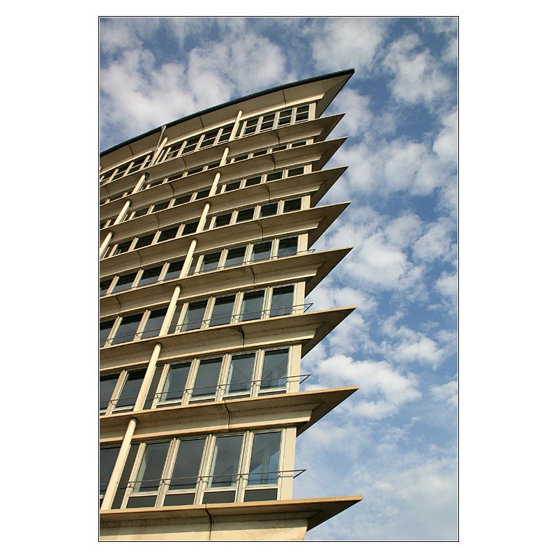 Die neue westliche Spitze der Speicherstadt: Brohochhaus am Sandtorhft. 14.7.2007 (Matthias)